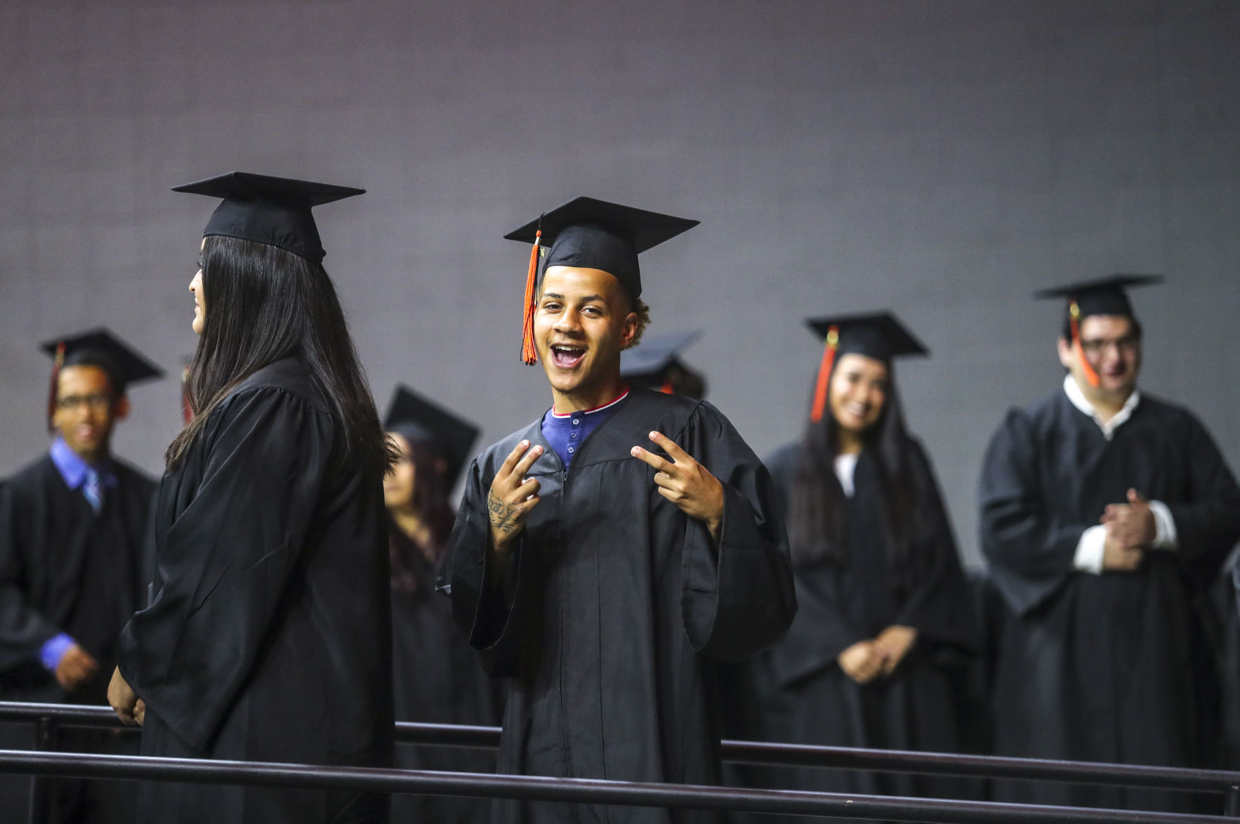 060219-mda-nws-uthsgrad-026